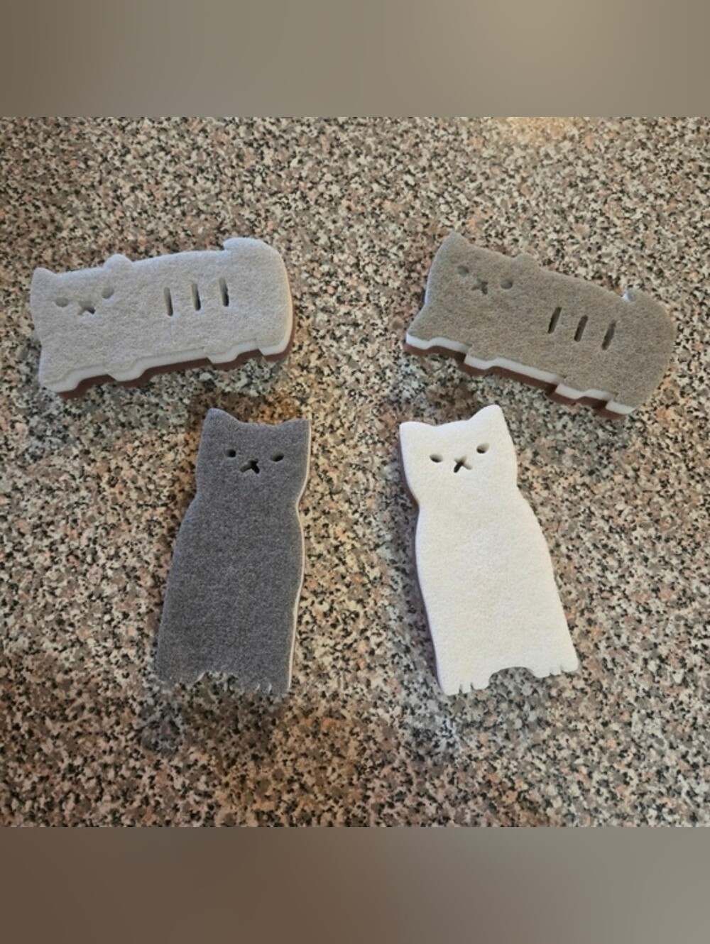 2 Cat-Shaped Scrubbing Sponges - Gray & White